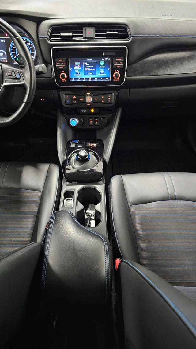 2019 NISSAN LEAF - 16