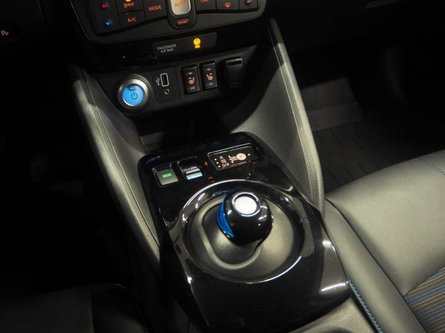 2019 NISSAN LEAF - 11