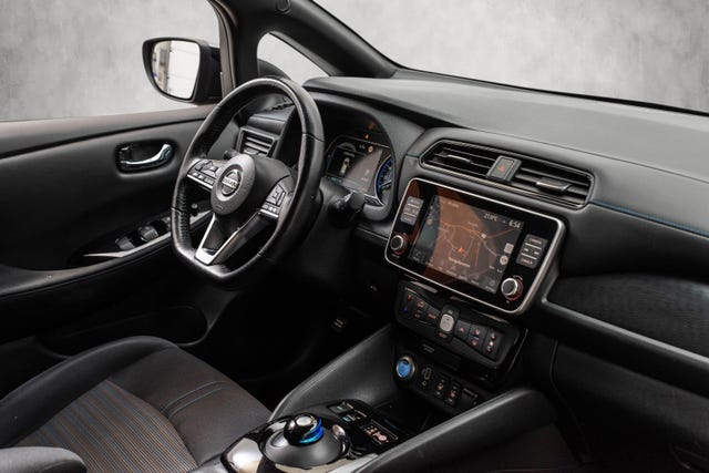 2019 NISSAN LEAF - 26