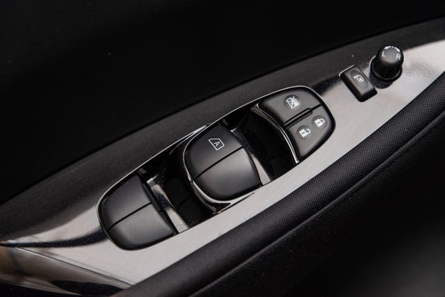 2019 NISSAN LEAF - 13