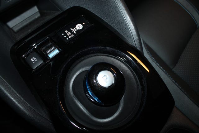 2019 NISSAN LEAF - 30