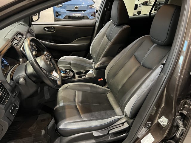 2019 NISSAN LEAF - 17