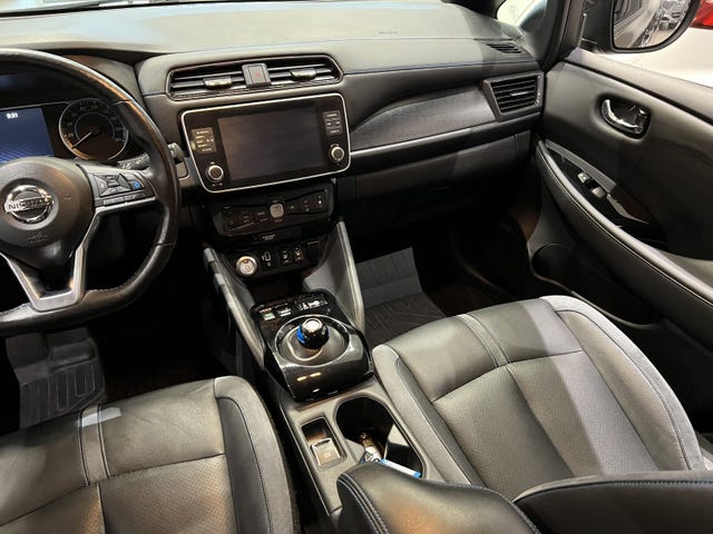 2019 NISSAN LEAF - 16
