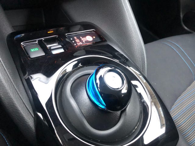 2019 NISSAN LEAF - 32