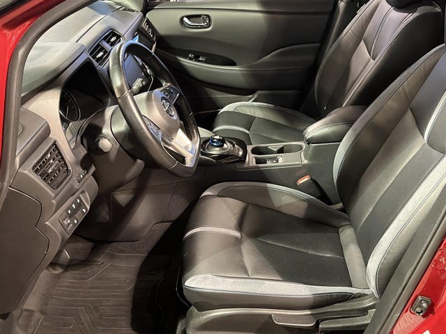 2021 NISSAN LEAF - 11