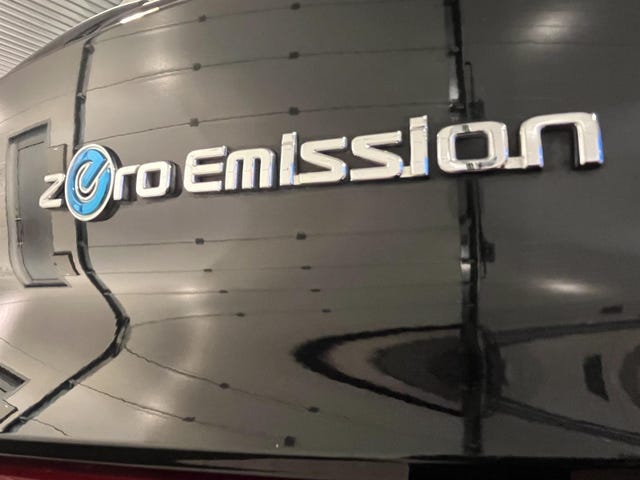 2021 NISSAN LEAF - 10
