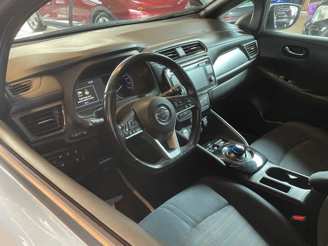 2019 NISSAN LEAF - 12