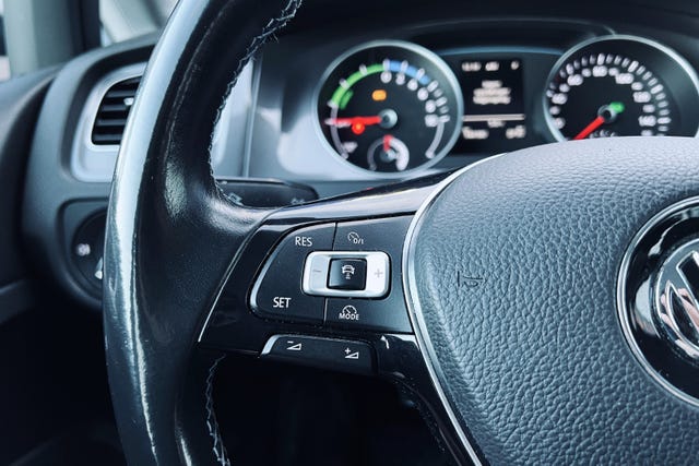 2015 VOLKSWAGEN GOLF - 25