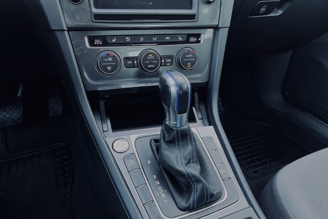 2015 VOLKSWAGEN GOLF - 24