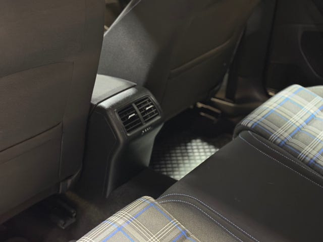 2015 VOLKSWAGEN GOLF - 8