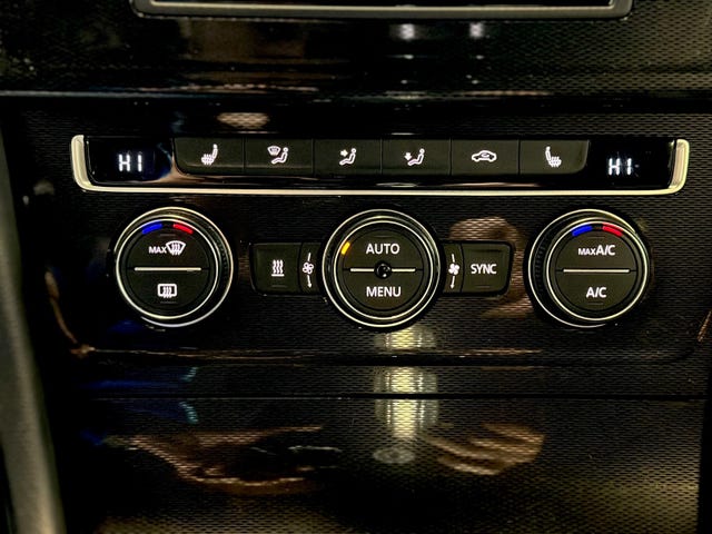 2015 VOLKSWAGEN GOLF - 24