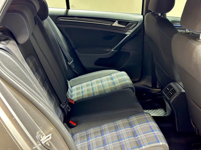 2015 VOLKSWAGEN GOLF - 11
