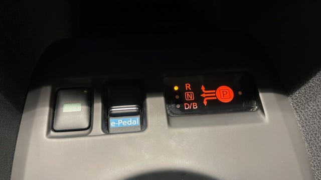 2021 NISSAN LEAF - 24