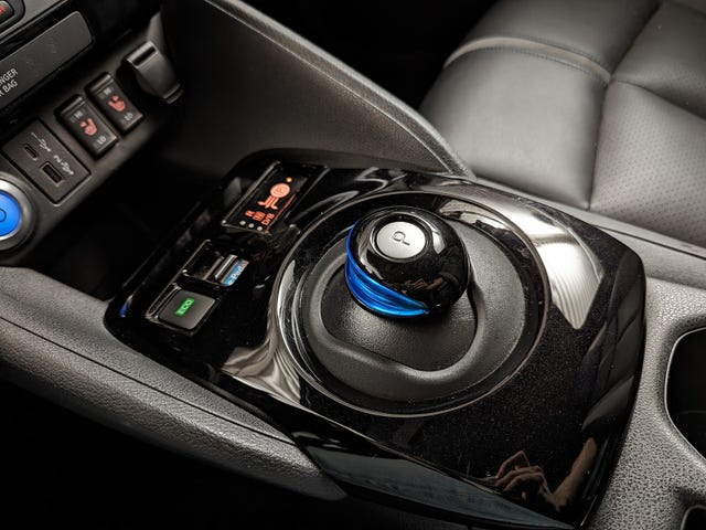 2021 NISSAN LEAF - 25