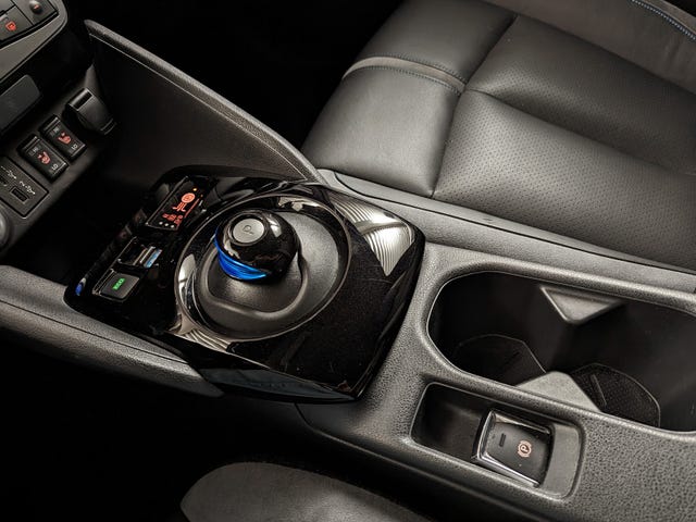 2021 NISSAN LEAF - 24