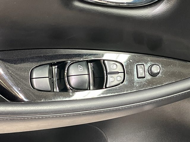 2021 NISSAN LEAF - 10