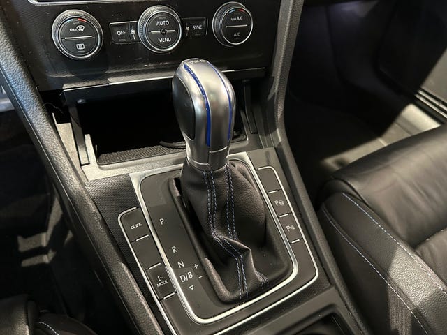 2015 VOLKSWAGEN GOLF - 18