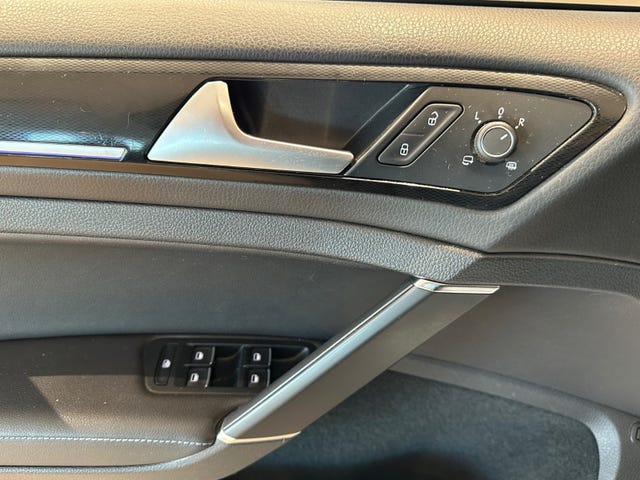 2015 VOLKSWAGEN GOLF - 24