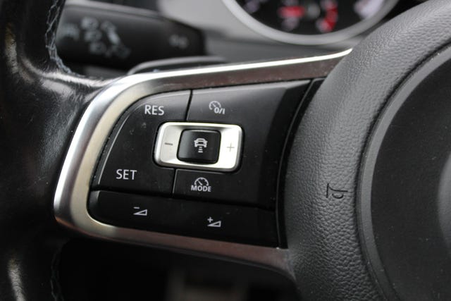 2015 VOLKSWAGEN GOLF - 24