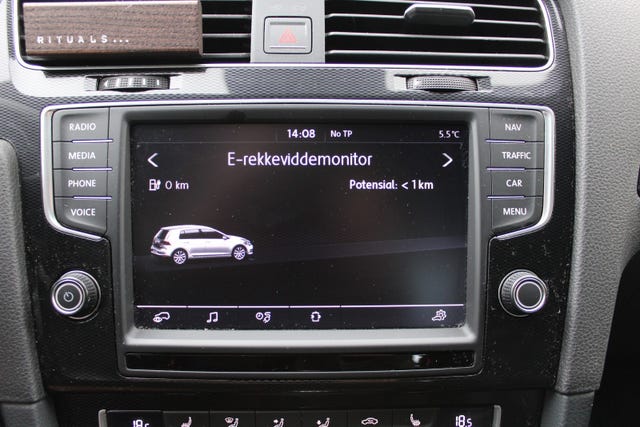 2015 VOLKSWAGEN GOLF - 32
