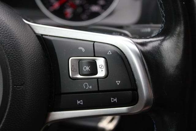 2015 VOLKSWAGEN GOLF - 25