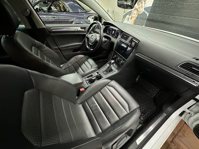 2019 VOLKSWAGEN GOLF - 25