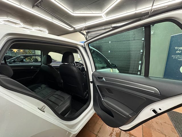2019 VOLKSWAGEN GOLF - 19