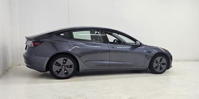 5YJ3E7EB7MF831634 2021 TESLA MODEL 3-4
