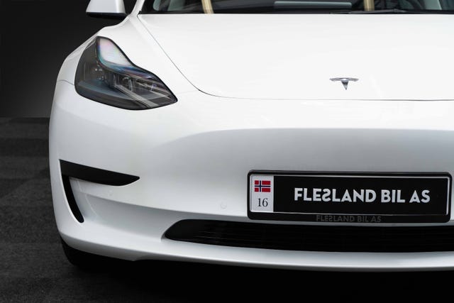 5YJ3E7EB8MF831545 2021 TESLA MODEL 3-4