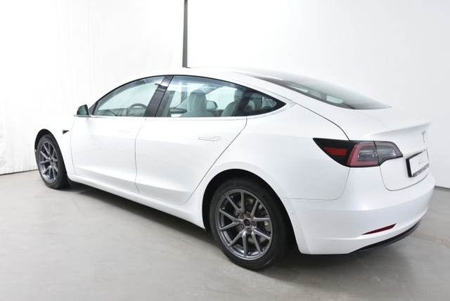5YJ3E7EB2KF342331 2019 TESLA MODEL 3-1
