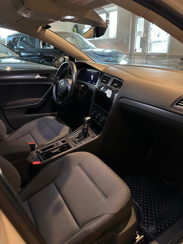 2019 VOLKSWAGEN GOLF - 24