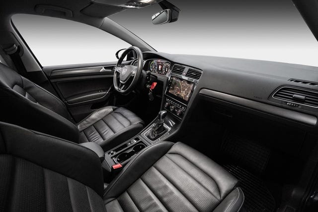 2019 VOLKSWAGEN GOLF - 23