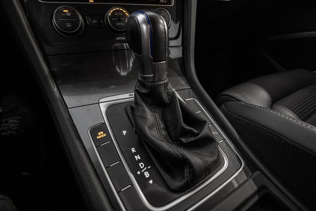 2019 VOLKSWAGEN GOLF - 19