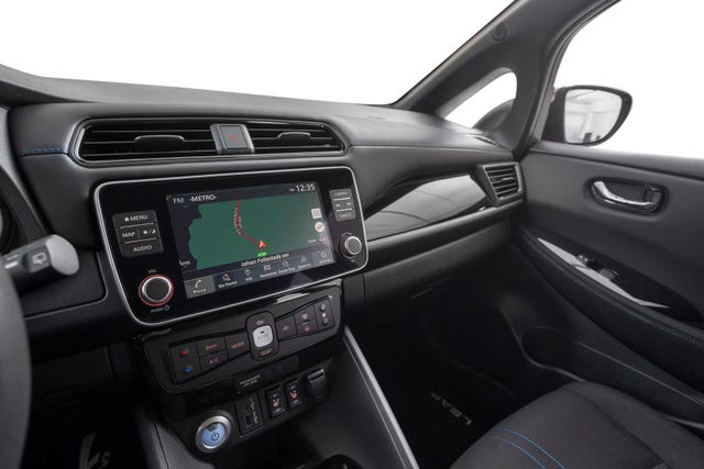 2022 NISSAN LEAF - 11