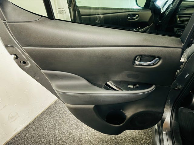 2021 NISSAN LEAF - 21