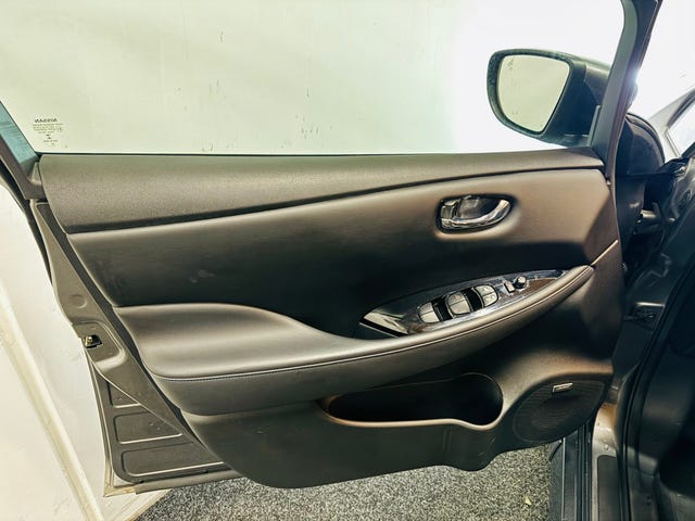 2021 NISSAN LEAF - 17