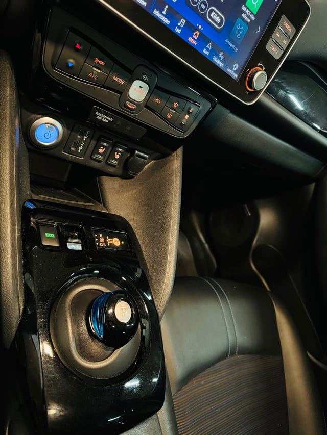 2021 NISSAN LEAF - 28