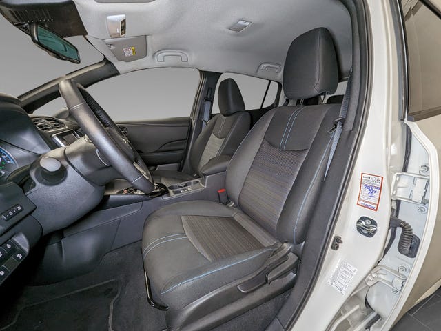 2022 NISSAN LEAF - 11