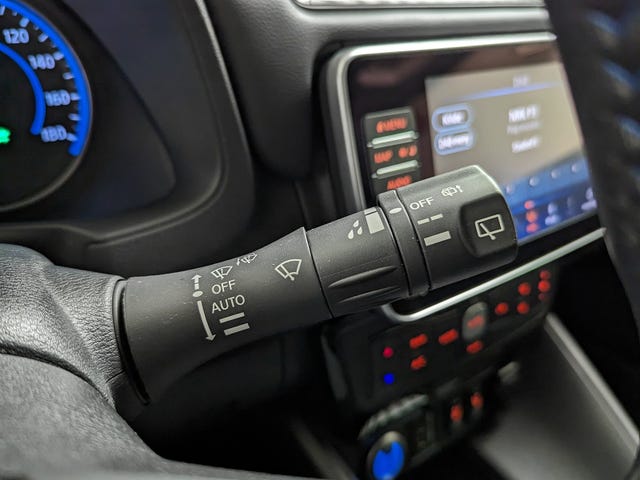 2022 NISSAN LEAF - 24