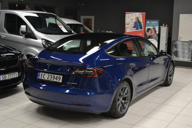 5YJ3E7EB5MF882131 2021 TESLA MODEL 3-4