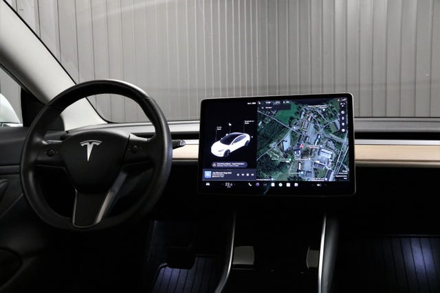 2019 TESLA MODEL 3 - 16