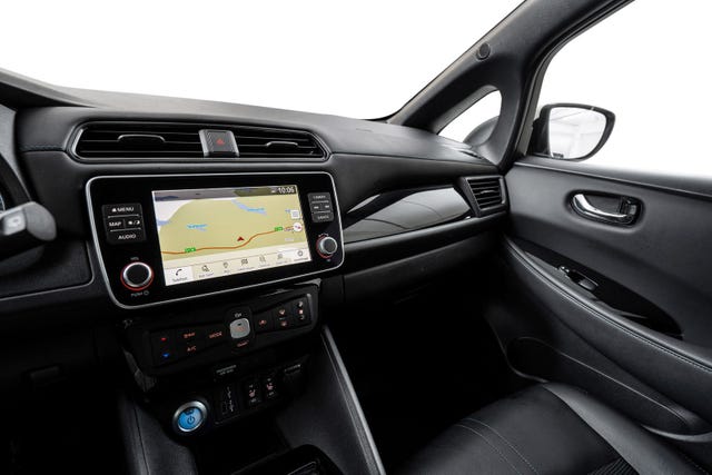 2022 NISSAN LEAF - 13