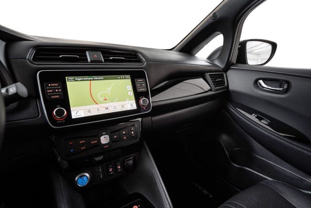 2022 NISSAN LEAF - 11