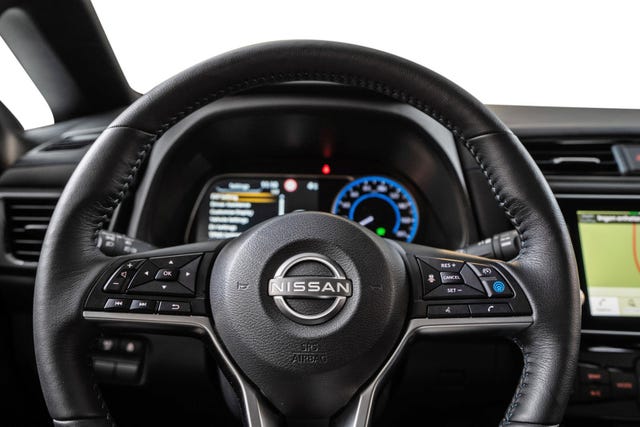 2022 NISSAN LEAF - 16