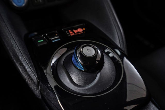 2022 NISSAN LEAF - 12