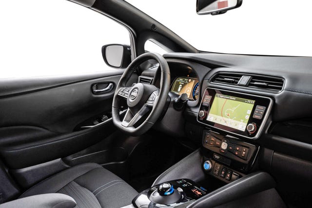 2022 NISSAN LEAF - 23