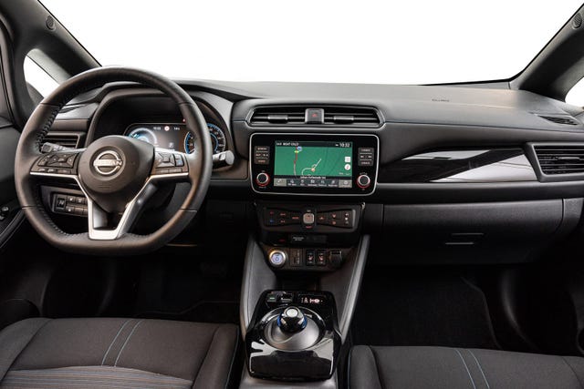 2022 NISSAN LEAF - 11