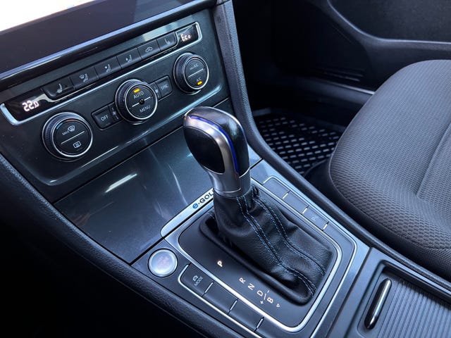 2018 VOLKSWAGEN GOLF - 16
