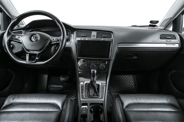 2018 VOLKSWAGEN GOLF - 18