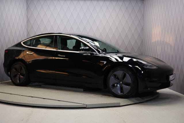 5YJ3E7EB1KF233553 2019 TESLA MODEL 3-5